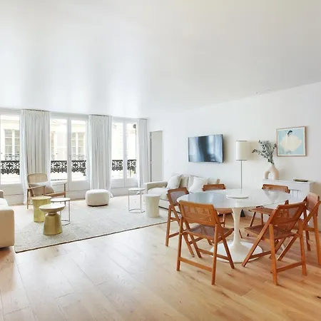 Apartment In The Center Of By Prestige *
