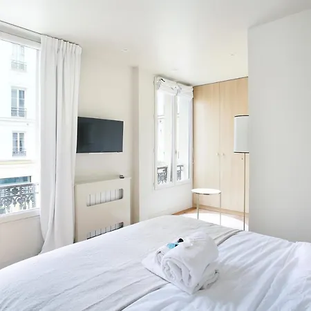In The Center Of By Prestige Apartment Paris
