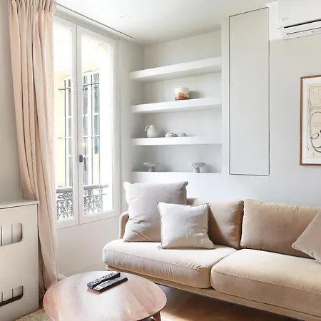 In The Center Of By Prestige Apartment Paris