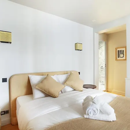 Apartment In The Center Of By Prestige *