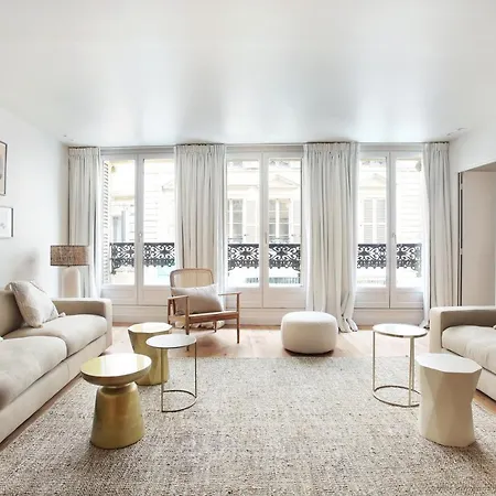 In The Center Of By Prestige Paris